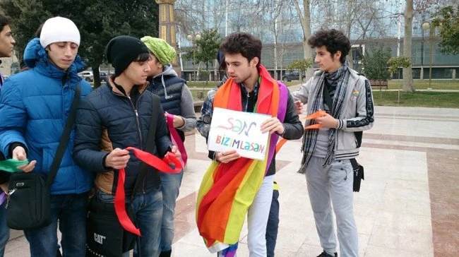В Баку геи и лесбиянки провели акцию