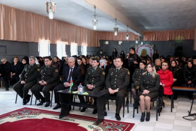 В Баку поздравили женщин-заключенных с 8 Марта