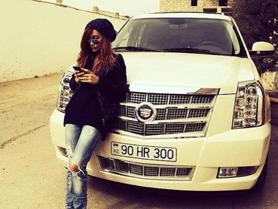 Ройя в соцсети поделилась фотоснимками своего автомобиля