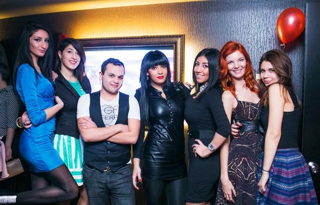 Дуэт украинских сестер-близнецов DJ Twins выступил в Баку