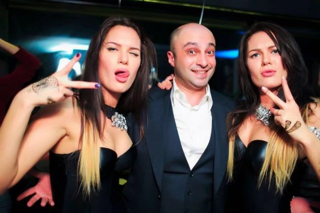 Дуэт украинских сестер-близнецов DJ Twins выступил в Баку