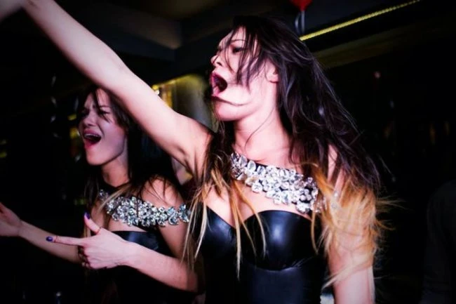 Дуэт украинских сестер-близнецов DJ Twins выступил в Баку