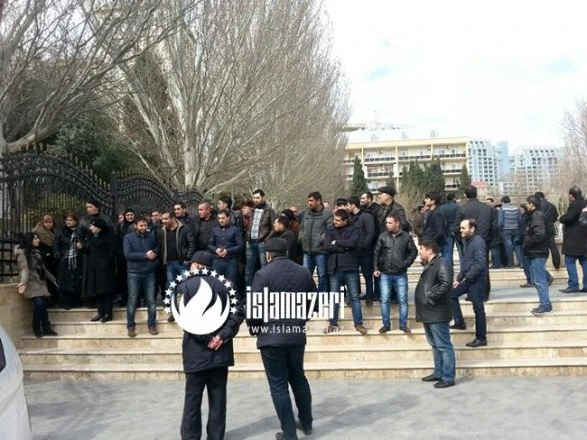 Владельцы торговых объектов в бакинском метро вновь проводят акцию протеста