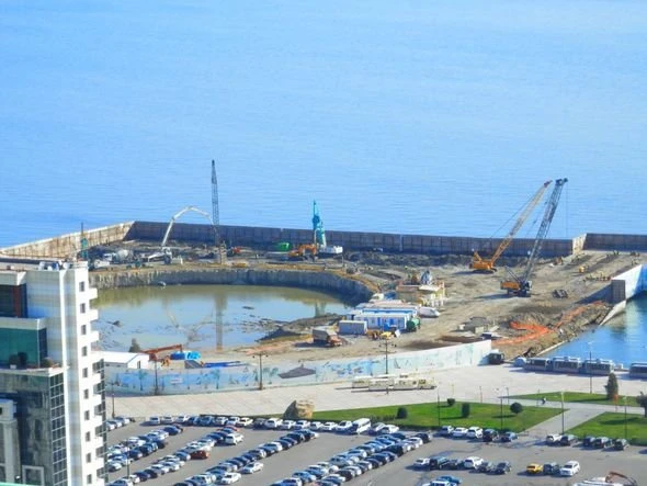 На Бакинском бульваре приступили к исполнению грандиозного проекта