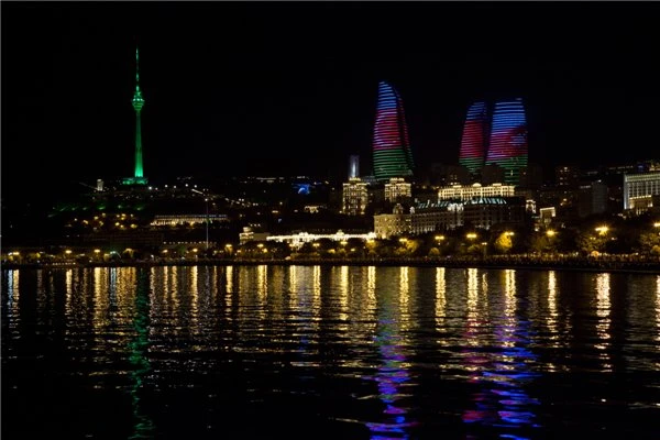 Bayramda Bakının əsrarəngiz gecələri