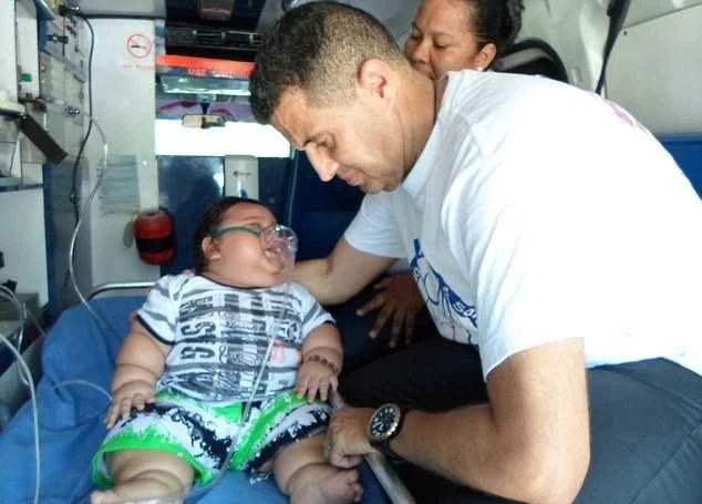 Мать раскормила своего 8-месячного сына до 20 килограммов