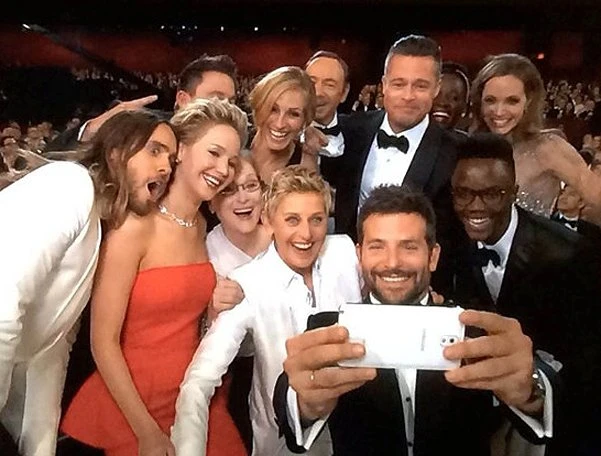 Еще одно звездное selfie: Джимми Киммел и семейство Клинтон