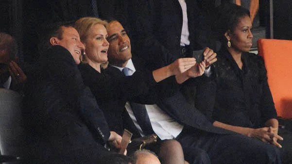 Еще одно звездное selfie: Джимми Киммел и семейство Клинтон
