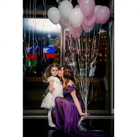 Певица Айнишан Гулиева отметила день рождения