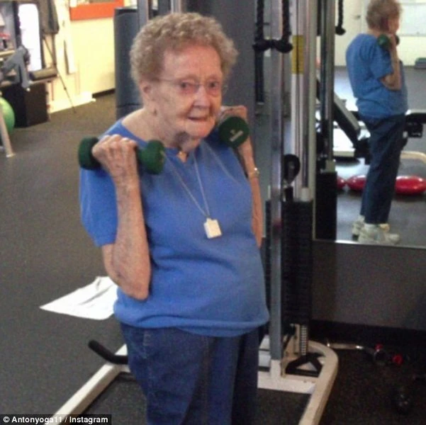 97-летняя спортсменка даст фору любой девушке