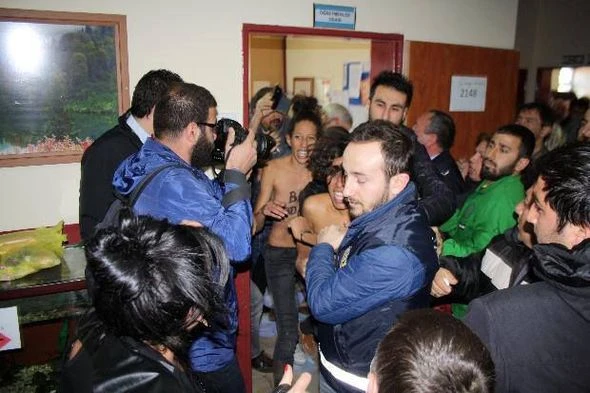 Femen indidə Türkiyədə soyundu