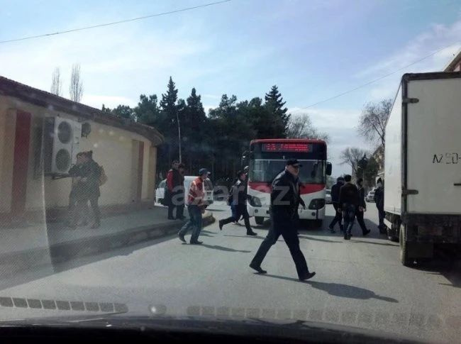 В Баку автобус сбил пешехода