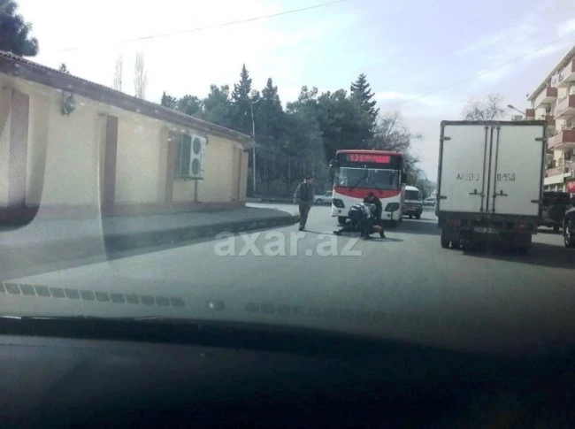 В Баку автобус сбил пешехода