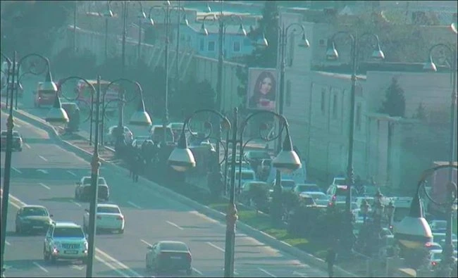 На проспекте Гейдара Алиева в Баку произошло ДТП, образовалась пробка