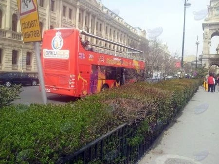В Баку появились двухэтажные автобусы