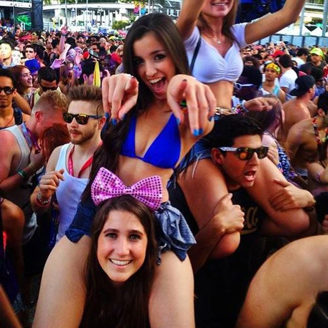 Девушки на Ultra Music Festival 2014