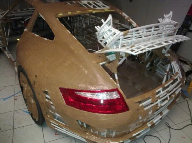 Мужчина собственноручно создал золотой Porsche