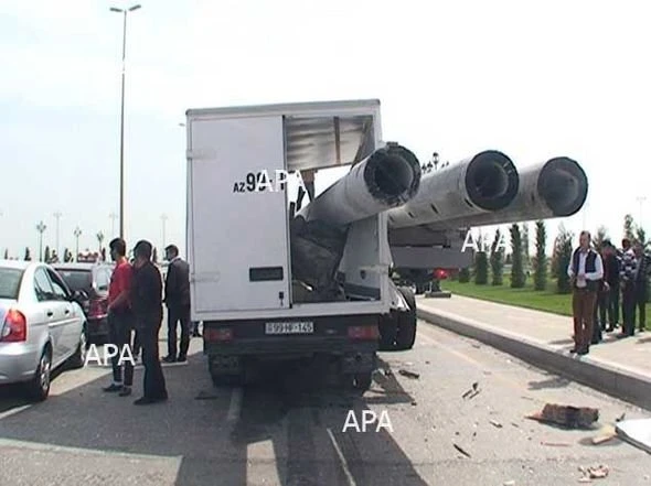 В Гяндже водитель выжил в страшной аварии