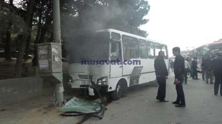 В Баку столкнулись пассажирские автобусы, есть пострадавшие
