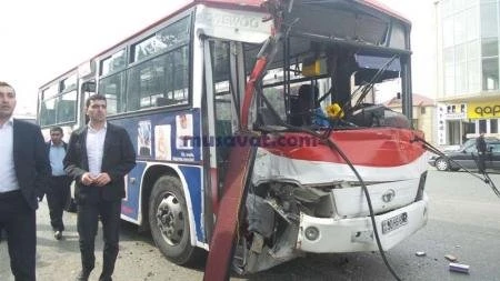 В Баку столкнулись пассажирские автобусы, есть пострадавшие