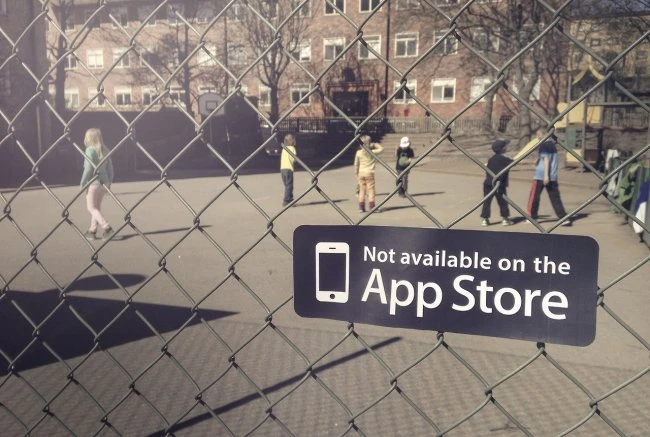 Удар по электронной реальности: Недоступно в App Store