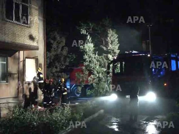 В жилом доме в Баку произошел пожар, есть жертва