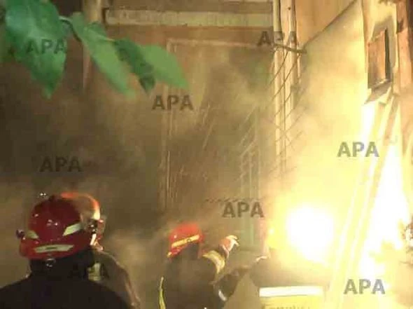В жилом доме в Баку произошел пожар, есть жертва