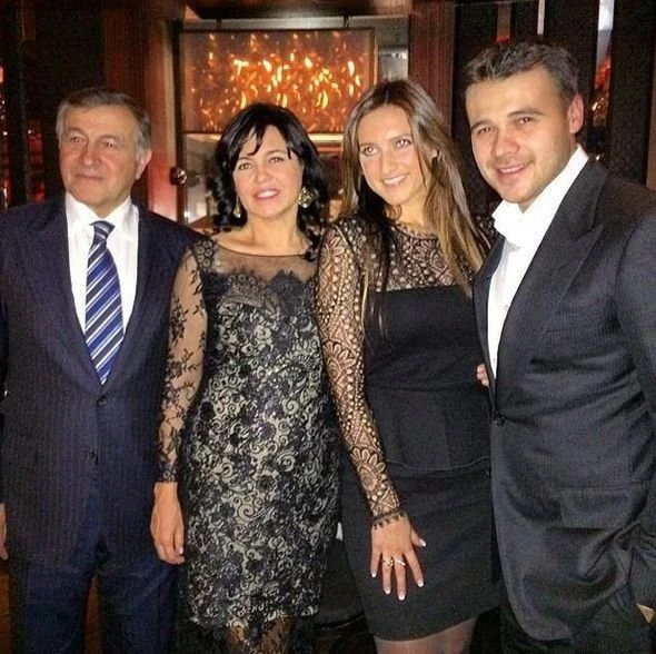 Эмин Агаларов с сестрой и родителями