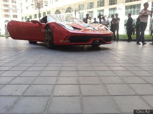 В Баку открылся первый в Азербайджане салон Ferrari