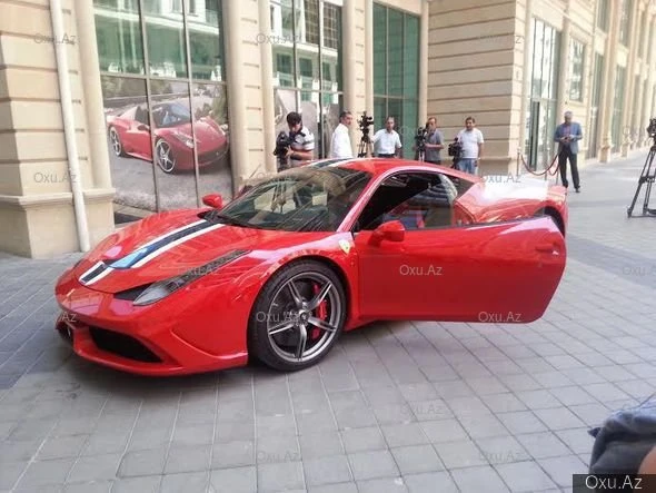 В Баку открылся первый в Азербайджане салон Ferrari