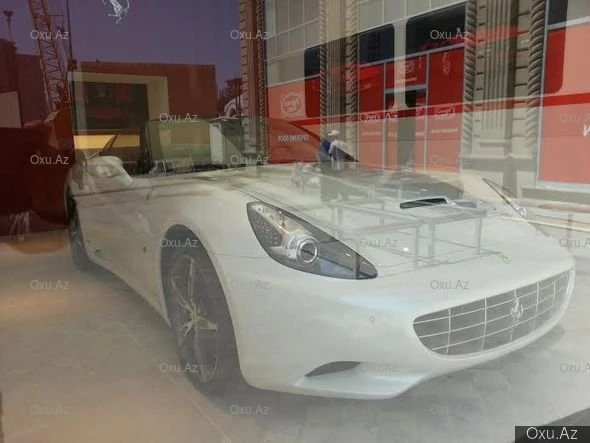 В Баку открылся первый в Азербайджане салон Ferrari