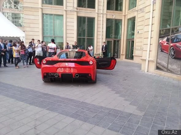 В Баку открылся первый в Азербайджане салон Ferrari