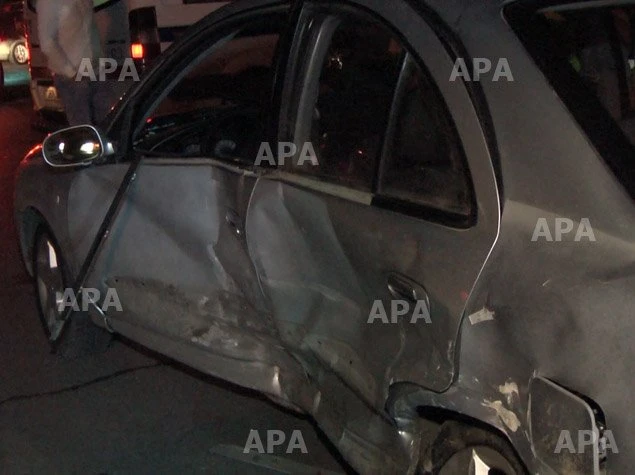 В Баку столкнулись Nissan и Mercedes