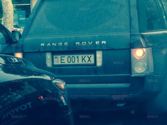 Range Rover с армянскими номерами в центре Баку