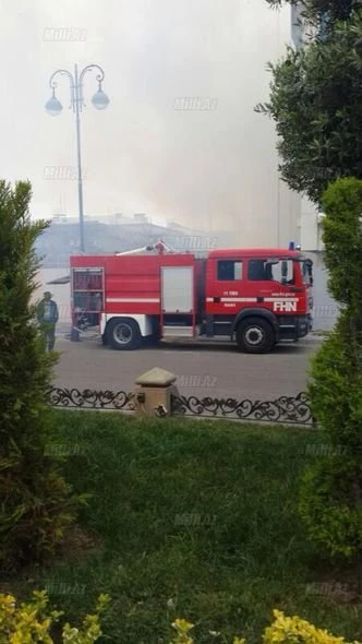 В Баку в новостройке произошел пожар