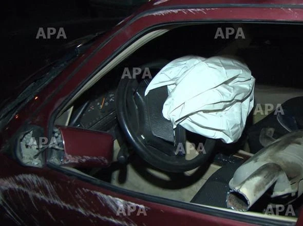 В Баку пьяный водитель совершил аварию