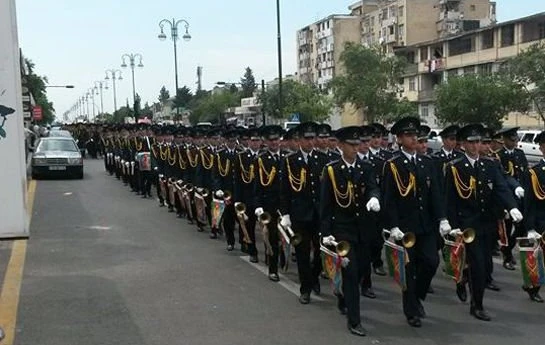 В Баку проходит военный марш (видео)