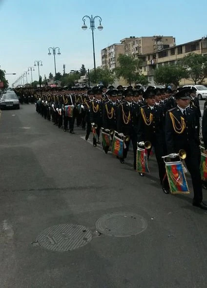 В Баку проходит военный марш (видео)