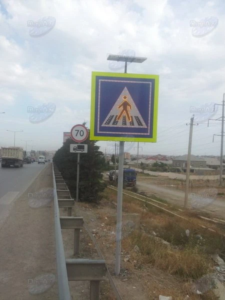 В Баку устанавливают знаки нового поколения