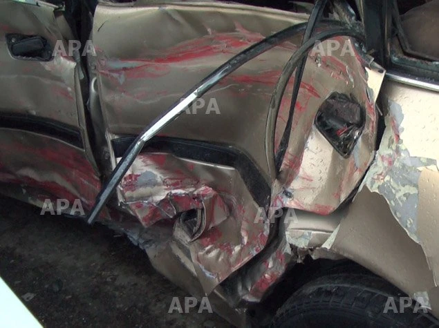 В Баку автомобиль столкнулся с автобусом