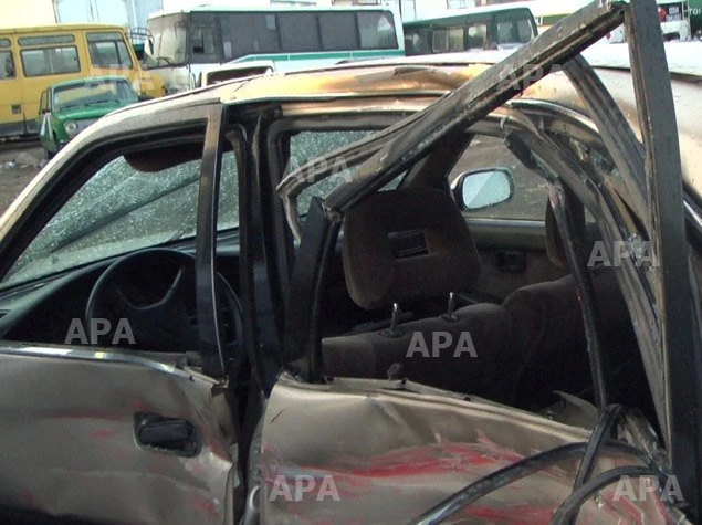 В Баку автомобиль столкнулся с автобусом