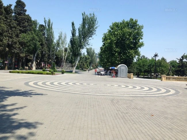 Бакинский бульвар остался без выпускников