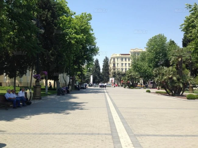 Бакинский бульвар остался без выпускников