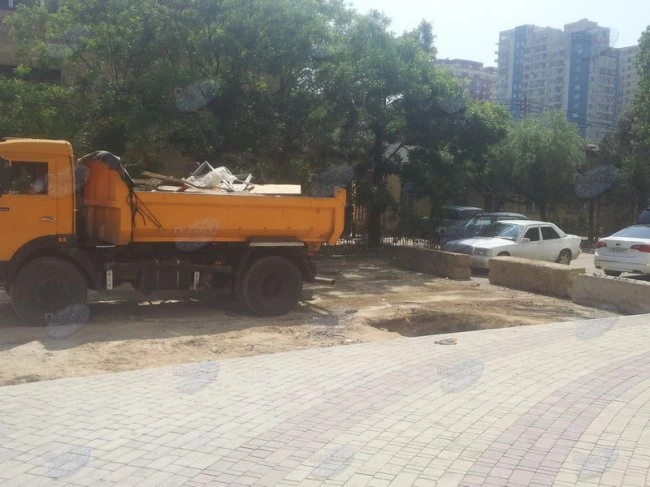 В Баку перерыта одна из улиц