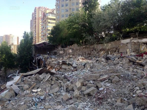 В Баку снесли ресторан