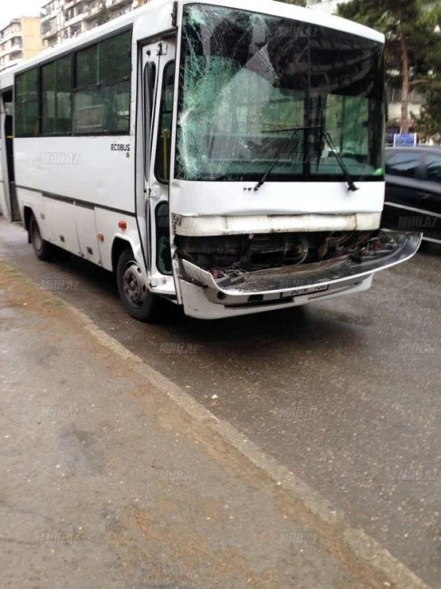 В Баку произошло третье ДТП с участием автобуса