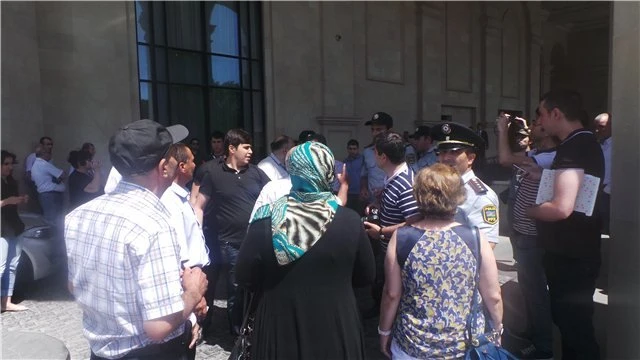 В Баку прошла акция протеста против прибытия армян
