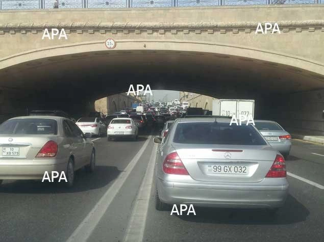 В Баку цепная авария стала причиной пробки