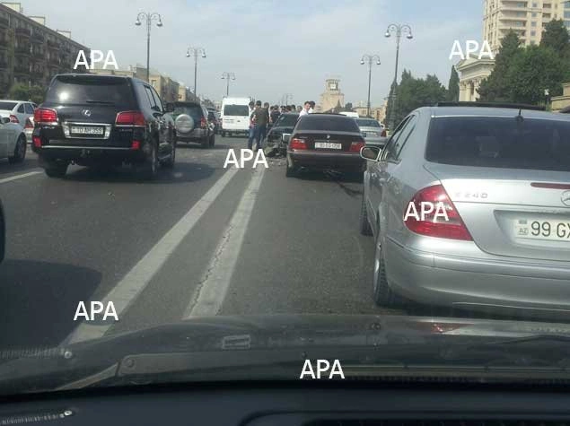 В Баку цепная авария стала причиной пробки