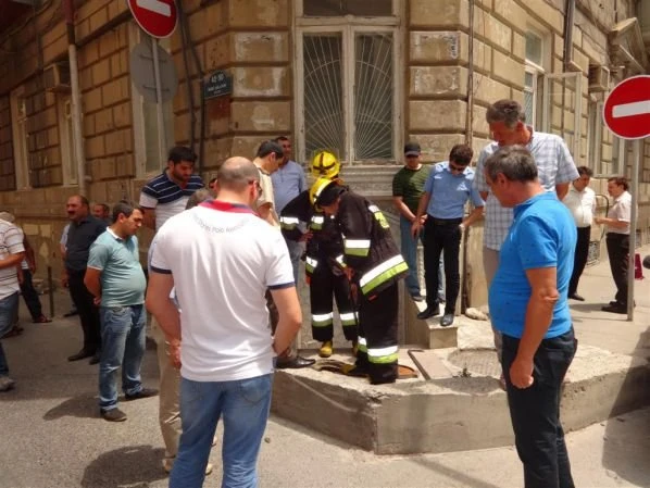 В центре Баку в жилом здании произошел пожар
